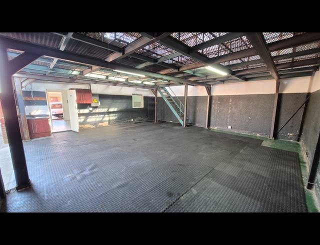 200M² FACTORY FOR SALE IN MOREHILL